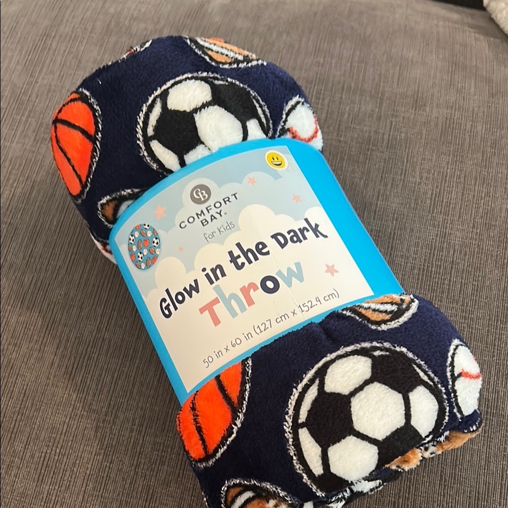 Comfort Bay Glow in the dark Sports themed Fleece Plush Trow 50“x60“